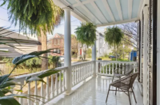 Charming Historic Hideaway with Modern Amenities - Enchanting Retreat