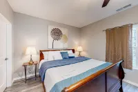 Stylish Branson home with pool, AC, & no stairs - 5 minutes to Branson strip