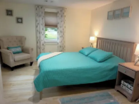 Cozy, renovated home in a charming duplex cottage