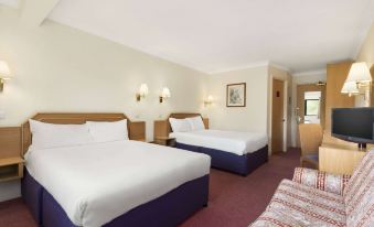 Days Inn by Wyndham Watford Gap