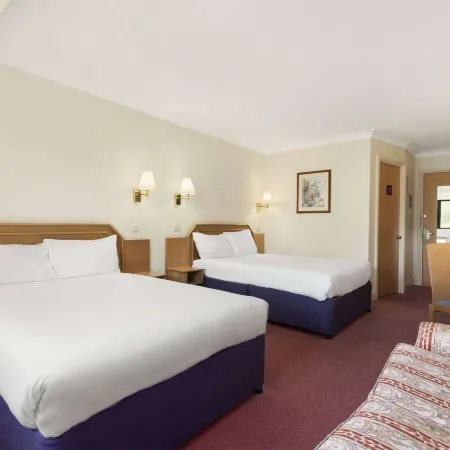 Days Inn by Wyndham Watford Gap