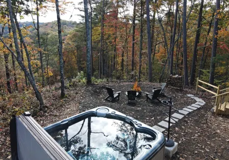 Free Activities and Hot Tub - Charming Tiny House Retreat