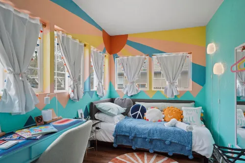 Fenced Yard and Close to Downtown Attractions - Cozy Charming Hotels in Davis