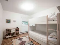 Stylish Backyard Oasis with Fire Pit - Cozy Contemporary Retreat Hotels in Springs