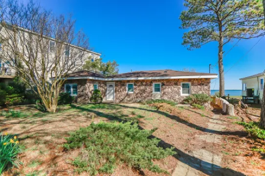 Scenic Deepwater Access and Cozy Firepit - Charming Retreat