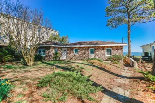 Charming Outdoor Escape with Stunning River Views - Cozy Haven