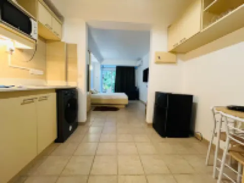 West Coast Hideaway-Apt 2