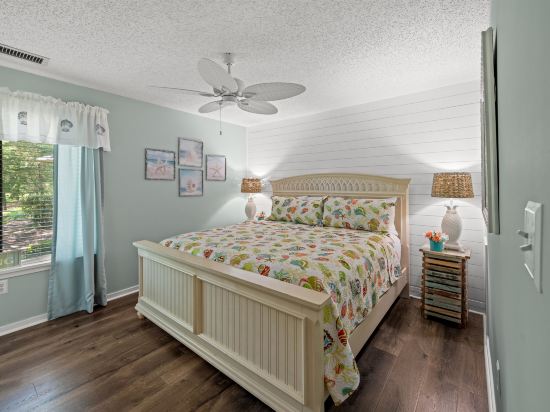 Charming Villa with Pool Access and Scenic Trails - Cozy Retreat