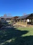 Charming 3-bedroom house in Mountain City beautiful big coy pond in backyard