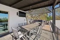 Mountain & City Views/Foothills /Heated Pool • Spa • Putt Putt • Sleeps 24