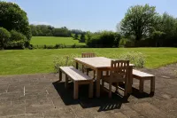 Charming Cottage for 10 in Heart of South Downs Hotels in Eartham