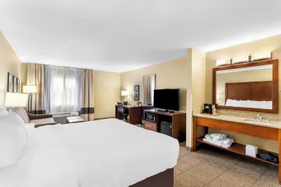 كمفرت إن آند سويتس نير يونيفيرسيتي أوف يومينج فنادق في 