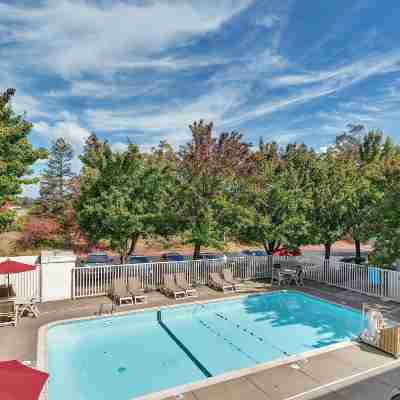 Super 8 by Wyndham Santa Rosa North Fitness & Recreational Facilities