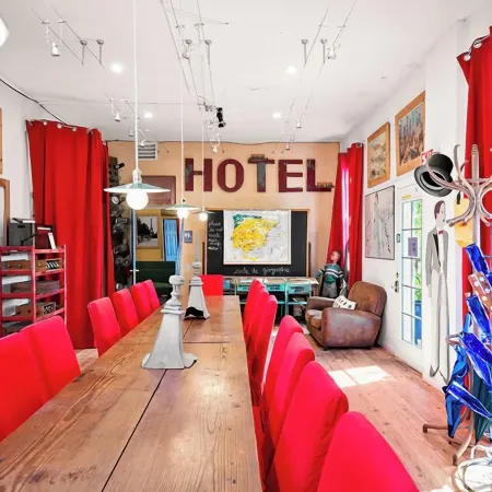 Metro Hotel