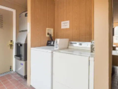 แทรเวิล อินน์ โรงแรมในซันนีเวล