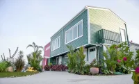 Seaman Resort Hotels near Chaosamran Beach