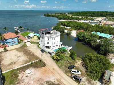 Seaview Deluxe Studio w Kitchenette, Balcony &pool Hotels in Ladyville