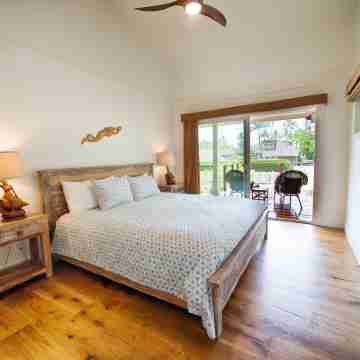 Hale Hoku 5 Bedroom Home by RedAwning Rooms