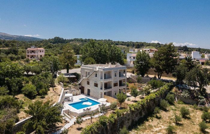 Peacefull Stone-Built Villa