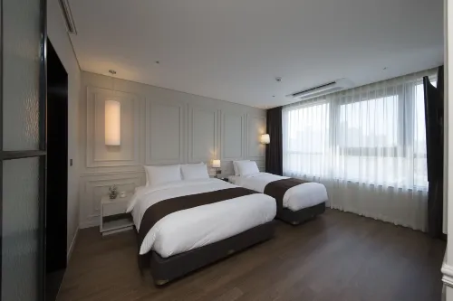 Ramada by Wyndham Daejeon - parking