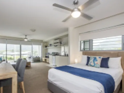 Absolute Waterfront Magnetic Island Hotels in Nelly Bay