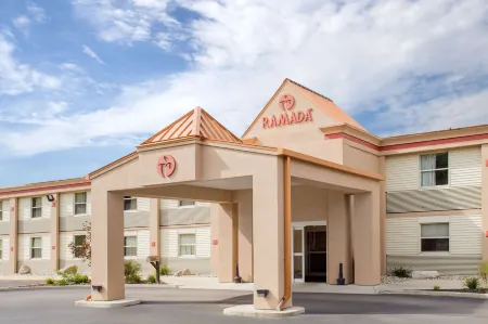 Ramada by Wyndham Angola/Fremont Area Отели рядом с достопримечательностью «Premier Rental-Purchase»