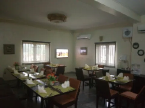 Orchid Suite & Apartment