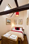 River Nene Cottages - spa