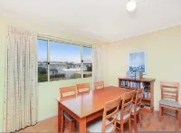 Tahren Beachfront Shack Wifi - Pet-Friendly