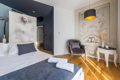 Luxury Rooms in Old Town by Belmont Realty