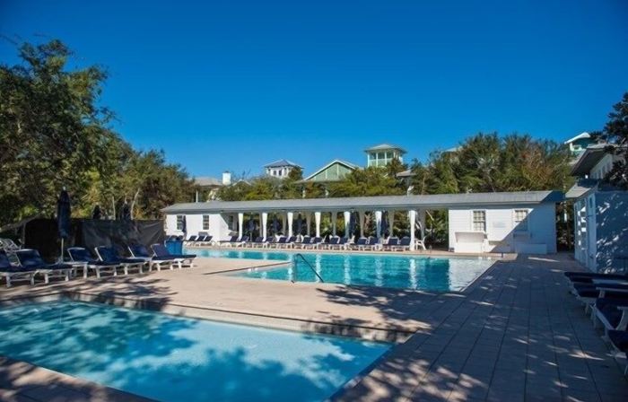 Breakers Plus Carriage House 4 Bedroom Home by RedAwning