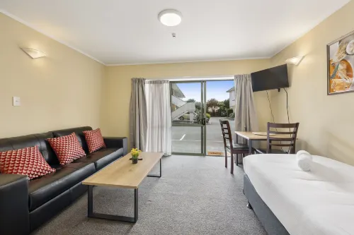 Fenton Court Motel - 2-Star