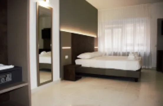 多姆斯迪亞羅馬 - 由特里尼塔