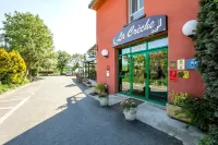 Hôtel-Restaurant La Crèche Hôtels à : Villeneuve-d'Allier