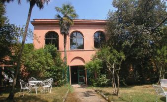 Cosy Farmhouse in Bacchereto with Swimming Pool