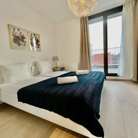 OneLuxStay Near Diamond District
