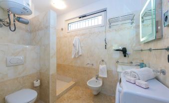 Rivoltella Apt with Pool 600m from Lake - Happy Rentals