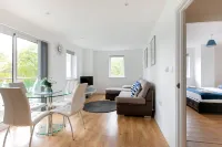 Skyvillion - Tower Point Enfield 1Bed with Balcony