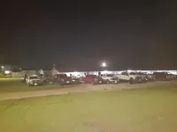 Clear Lakes Inn - parking