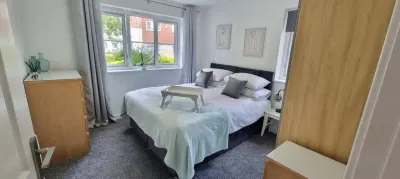 The Pennington Apt with Wifi and Free Parking Next to Sports Village