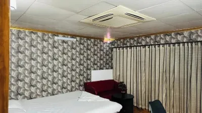 Star Residence Hotels in Jamgora