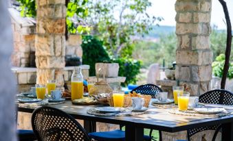 Holiday Home for up to 7 Pool Countryside by Sea