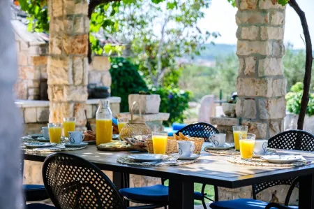 Holiday Home for up to 7 Pool Countryside by Sea