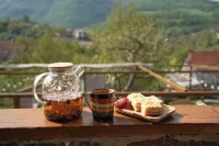 Chamich Guesthouse Hotels in Алаверді