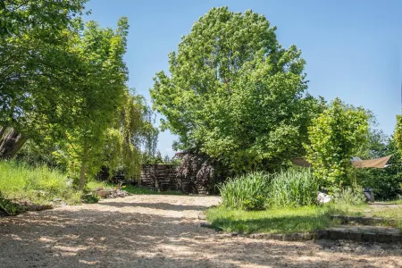 Grange du 19EME Avec Wellness Отели в г. Жее