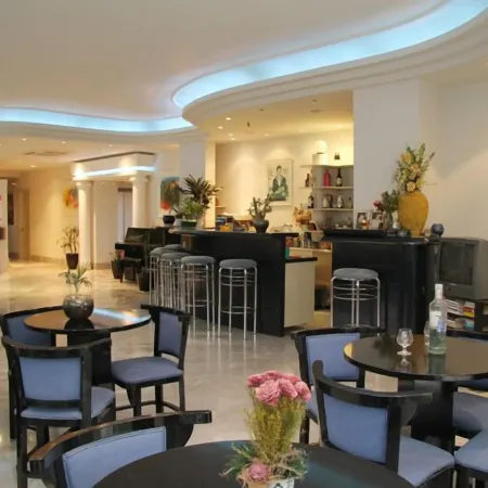 Mantenia Hotel