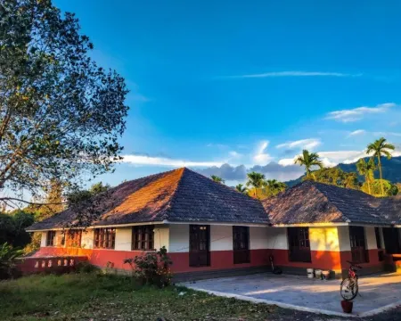 3 Hills County Hotels in Kalpetta