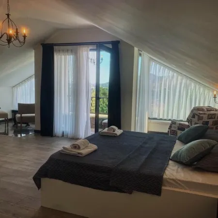 Victoria Hotel and Lounge