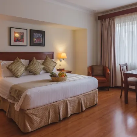 Sea Cliff Court Hotel & Luxury Apartments