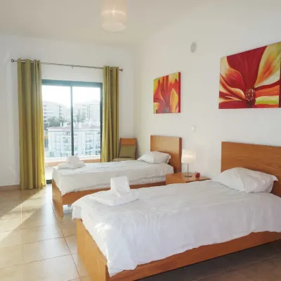 B26 - Palmeiras Top-Floor Apartment Hotels near Parking hotel Tívoli lagos
